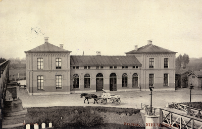 164940 Gezicht op het S.S.-station Nieuwersluis te Nieuwersluis.